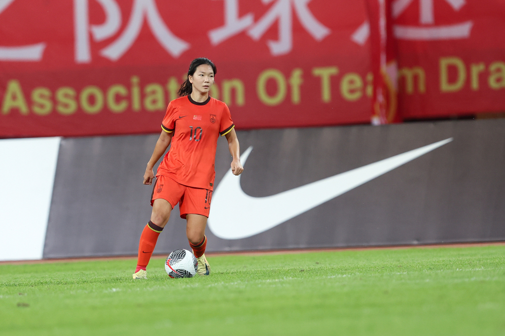 体育新闻:中国女足表现出色,赢得关注